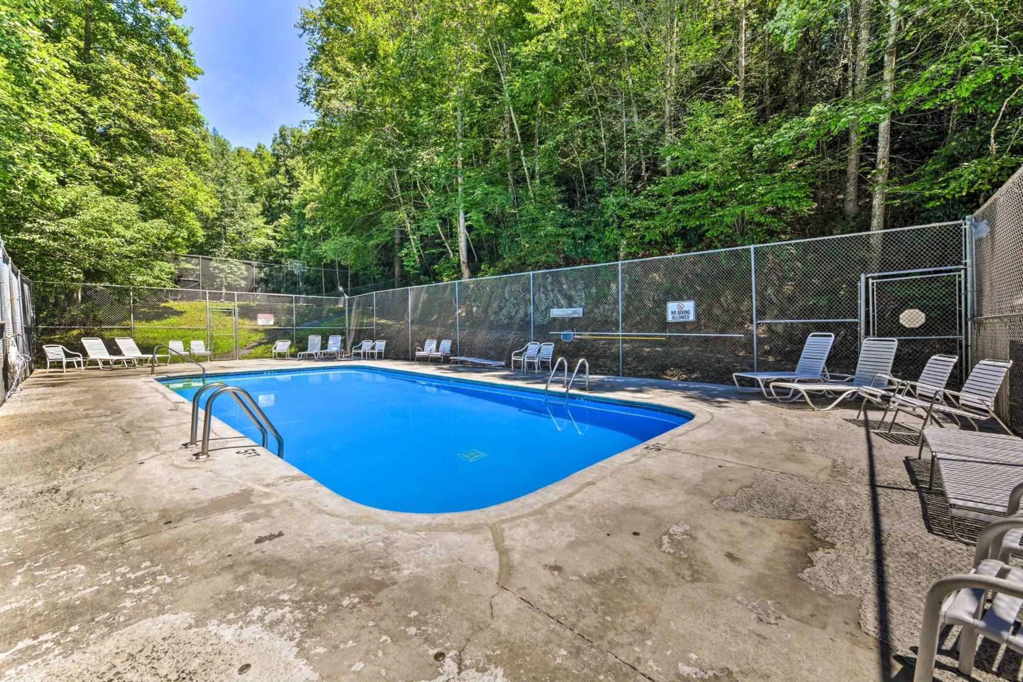 Gatlinburg Cabin With Game Room, Hot Tub And Mtn Views Exterior foto